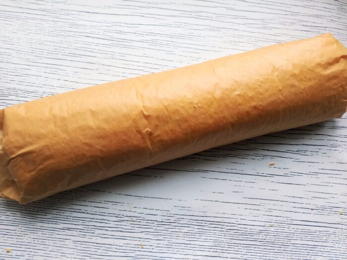 Infasurati blatul intr-un rulou