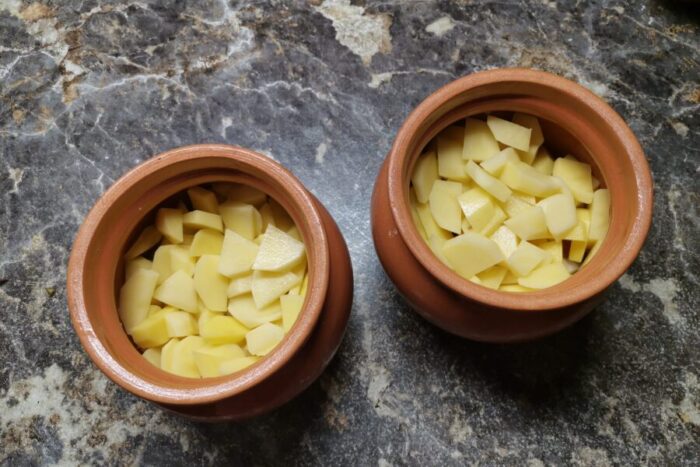 Cubre con las rodajas de patata