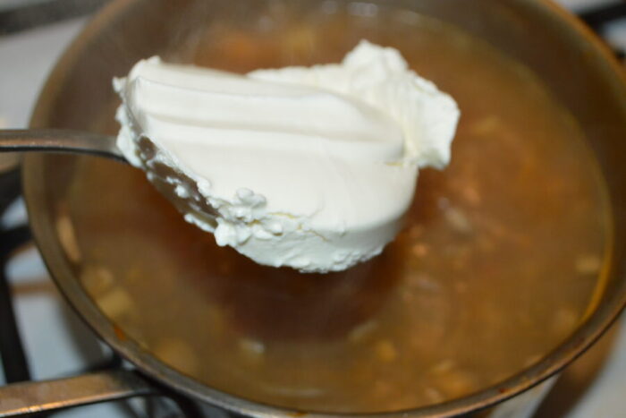 Añadir el queso fundido