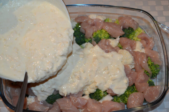 Vierte esta mezcla sobre