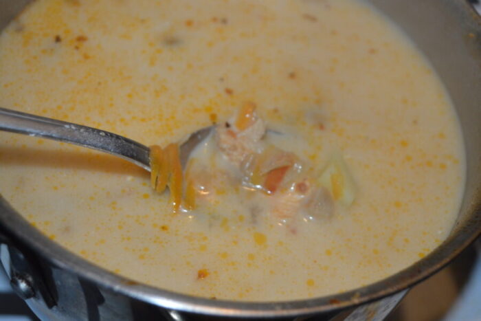 Remover hasta que el queso se disuelva