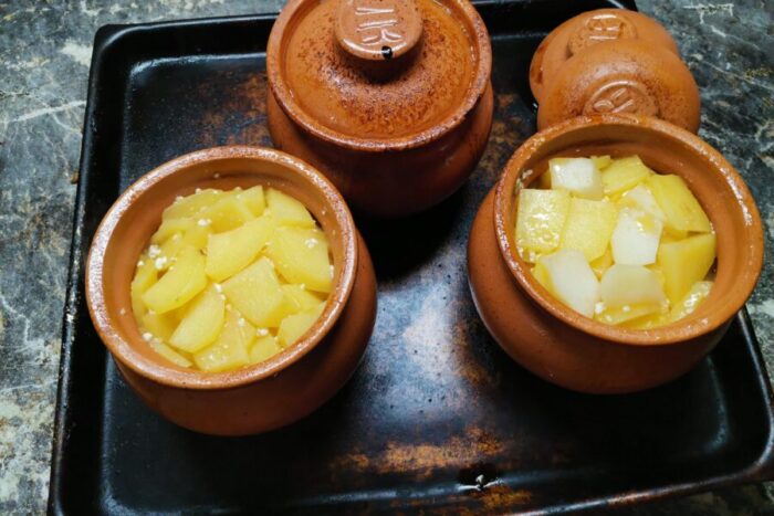 Tapa las cazuelitas y llévalas al horno