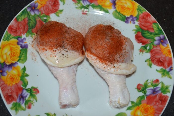 Lava los muslos de pollo y separa