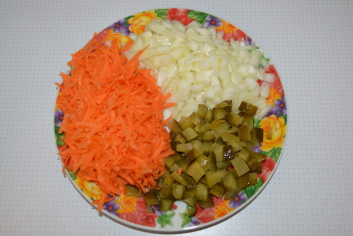 Ralla la zanahoria con un rallador