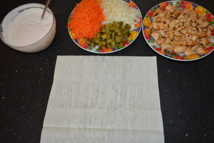 Corta el lavash en trozos iguales