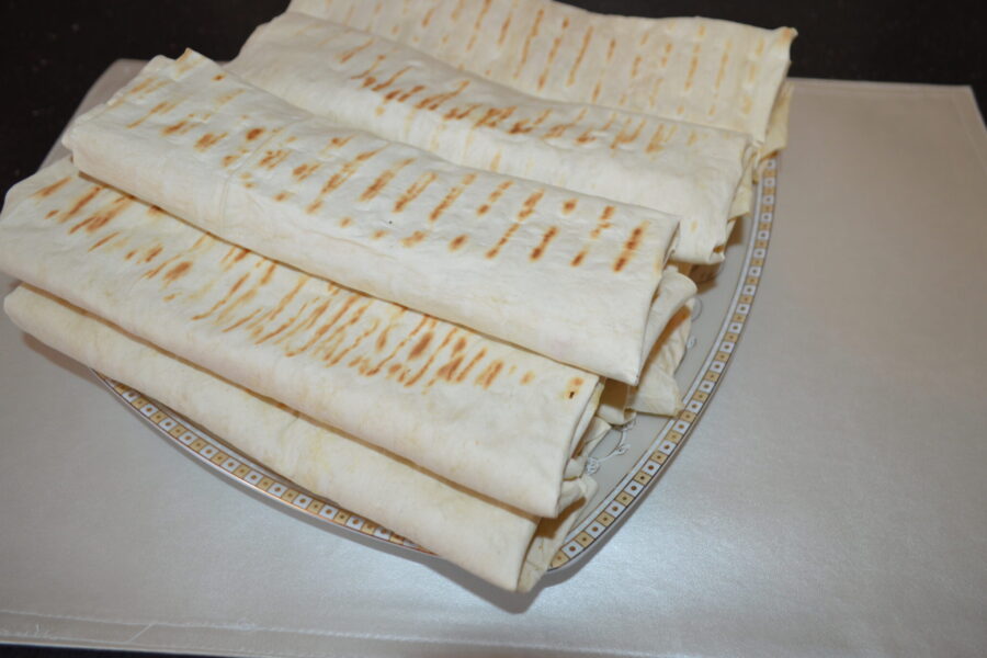 Kebab de pollo con salsa cremosa