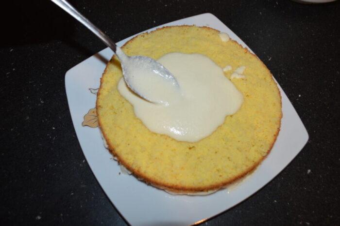 Unta cada capa con la crema