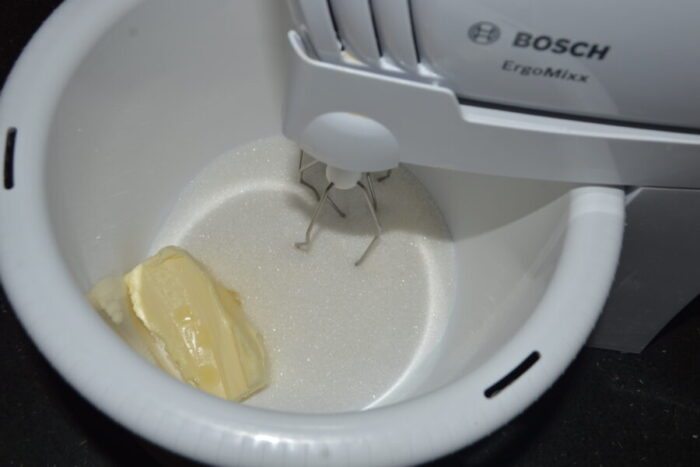 En un bol coloca el azúcar