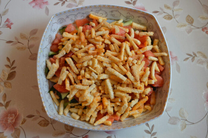 Añade los picatostes al bol