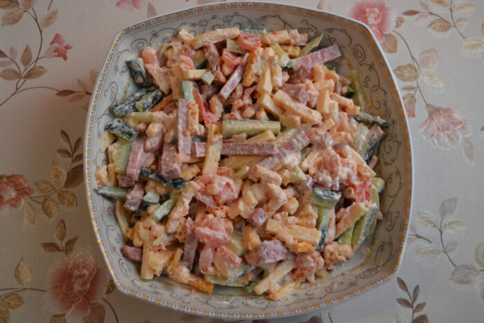 Agrega mayonesa al gusto y mezcla