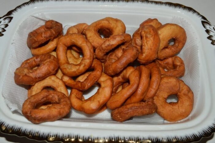 En un recipiente coloca papel de cocina