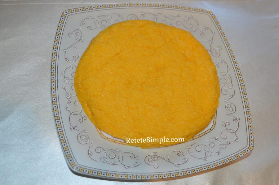 Mamaliga moldava tradicional