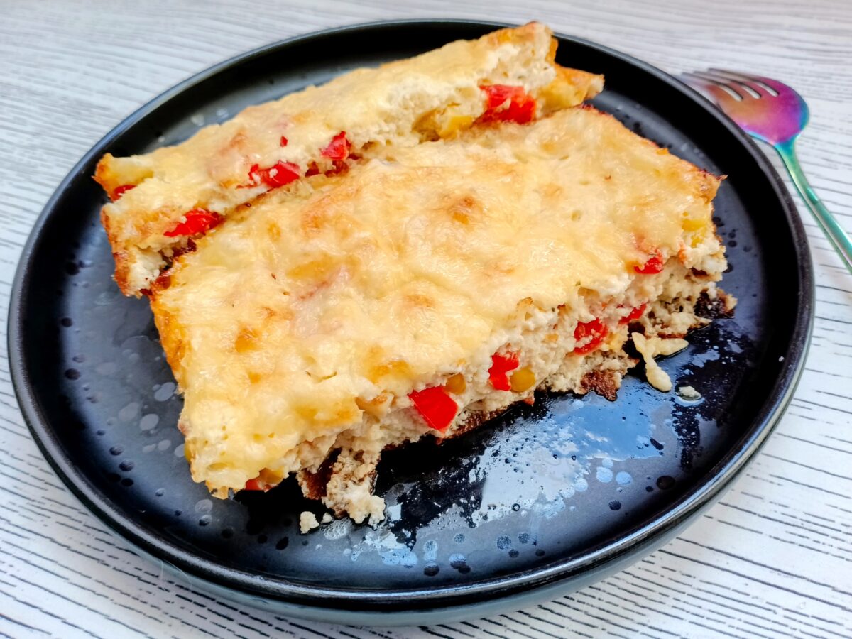 Omleta cu branza, ardei si porumb la cuptor
