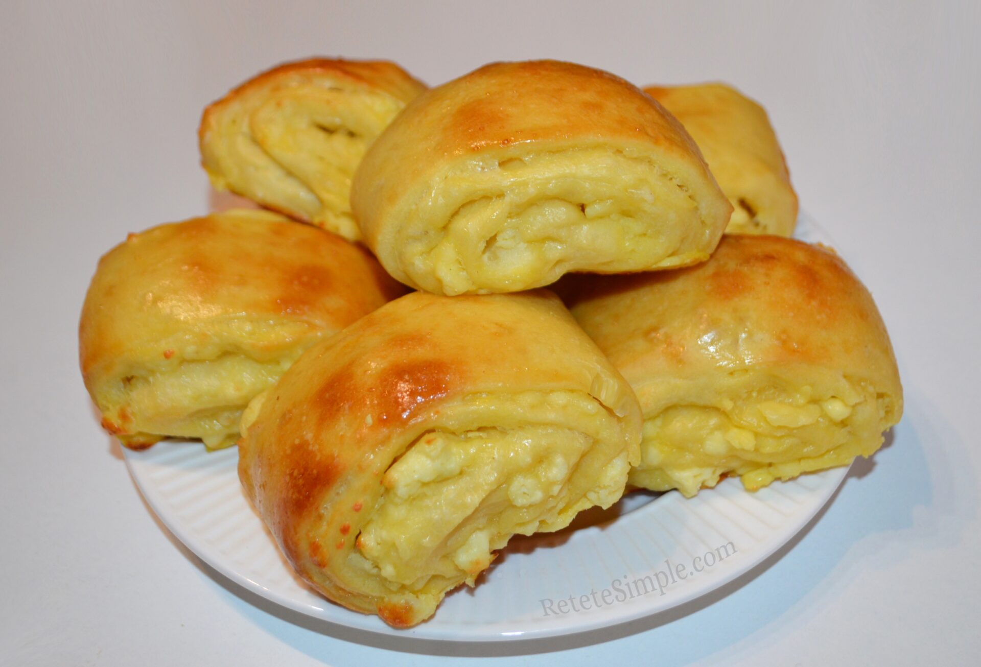 Espirales de queso al horno suaves y esponjosas