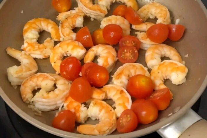 Añadir los tomates cherry