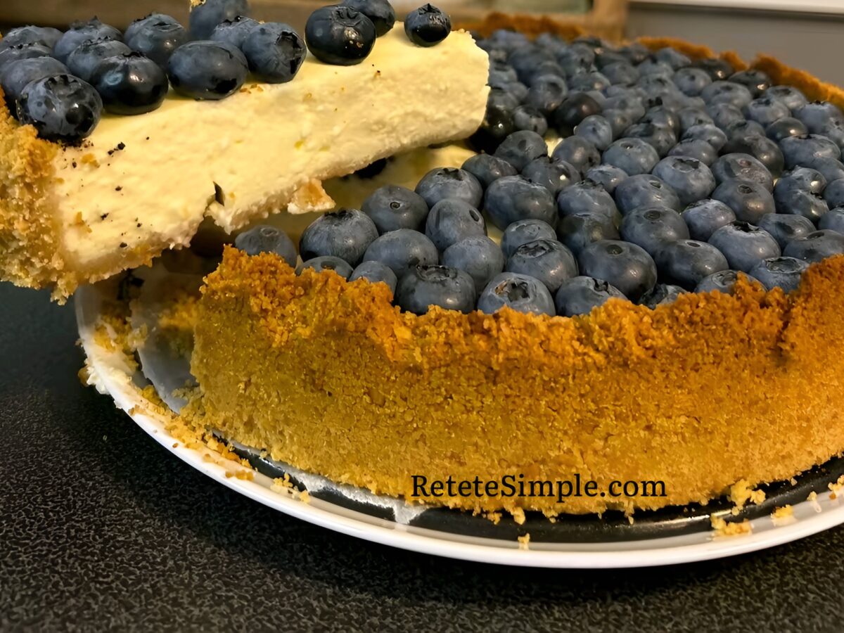 Tarta de queso al horno con arándanos